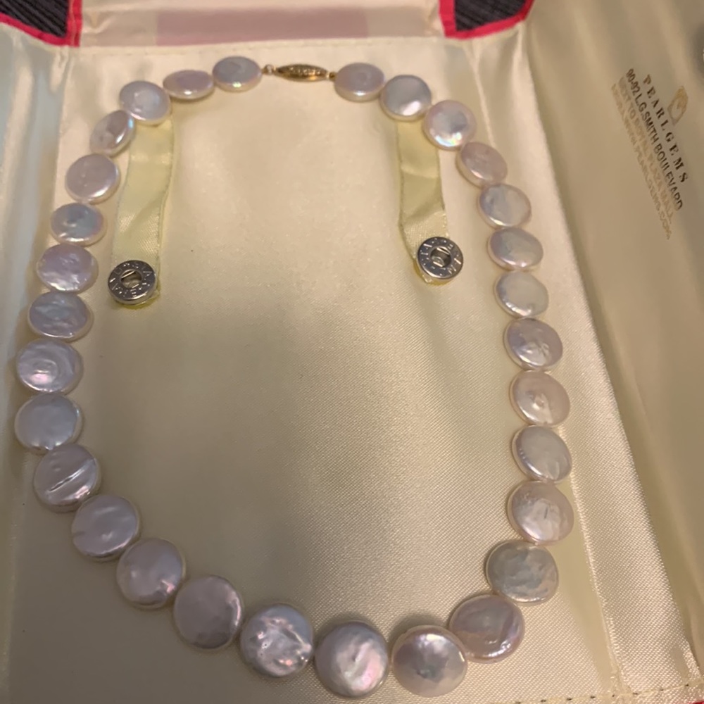 NWOT Pearl necklace with matching stud earrings